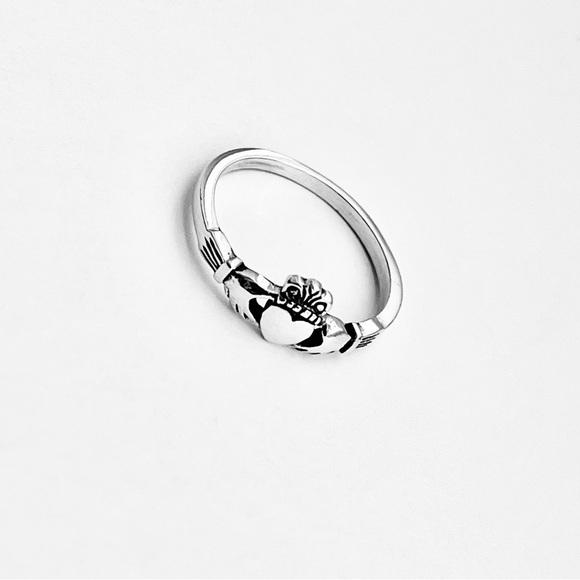 💕TOP SELLER💕 Sterling Silver Small Irish Claddagh Ring, Friendship Heart Rings - Picture 4 of 13